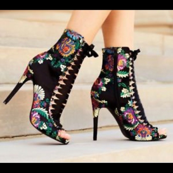 Steve Madden Shoes - NEW STEVE MADDEN FUEGO Black Floral LACE UP BOOTIE
